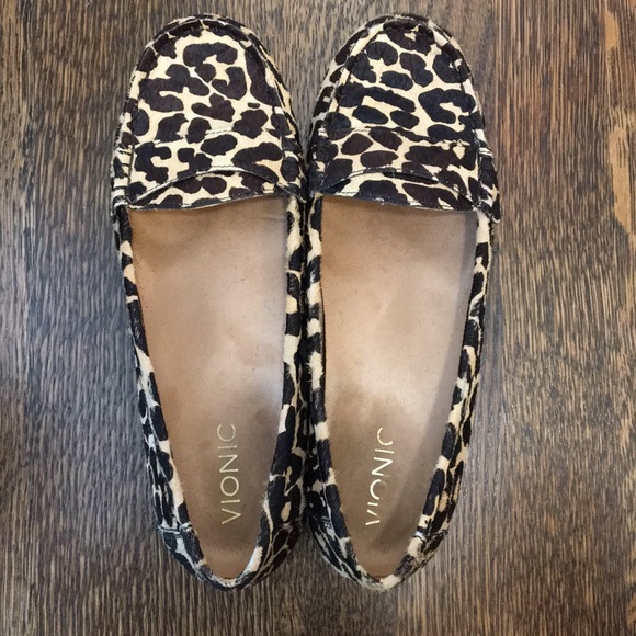 vionic larrun loafer leopard